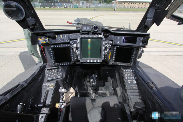 阿帕奇直升机内部图片