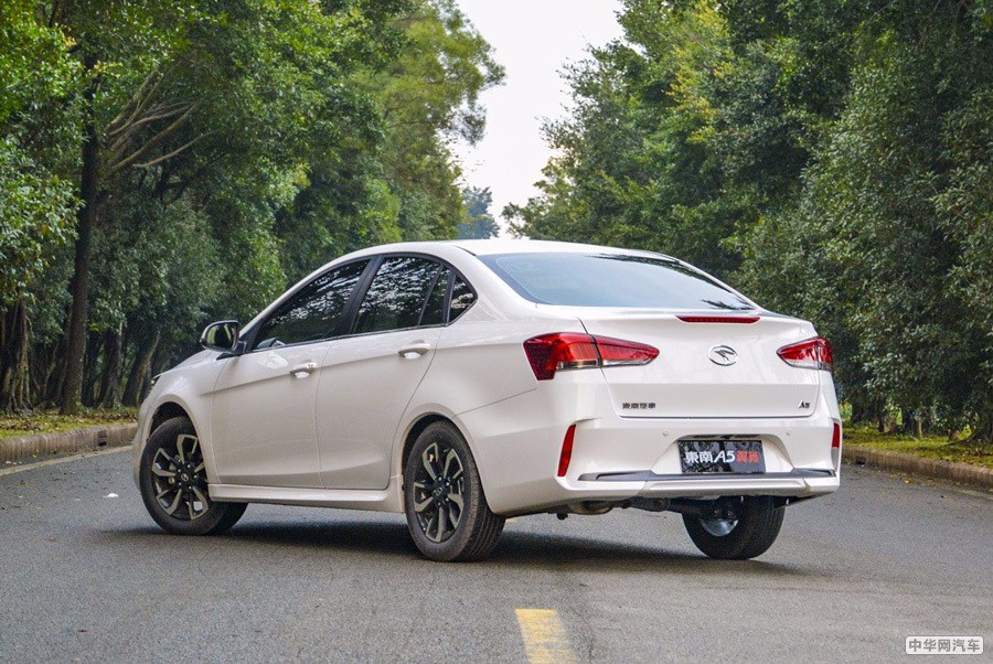东南a5翼舞国六版上市,脚踢式感应尾门,配置惊喜!