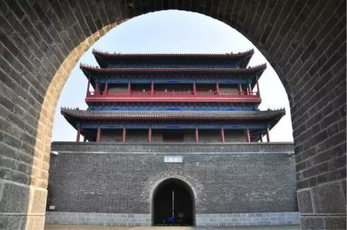 以益津关置霸州,命韩令坤为霸州督部署,率兵驻守,并诏发民夫,筑霸州城