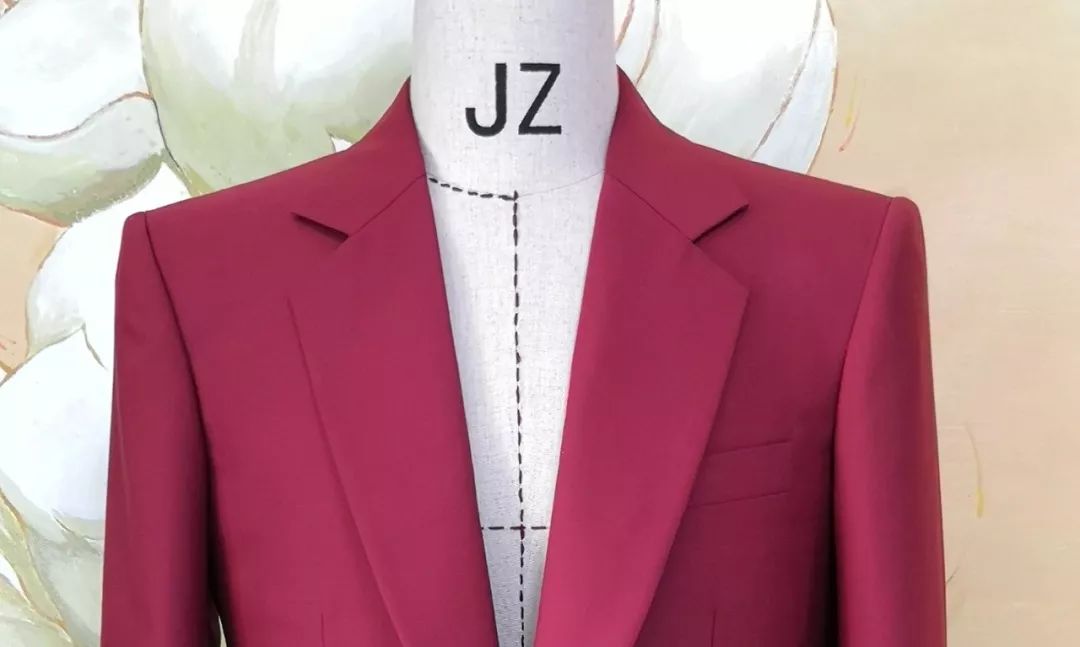 西装定制课堂---漂亮的一片式西装领_折线