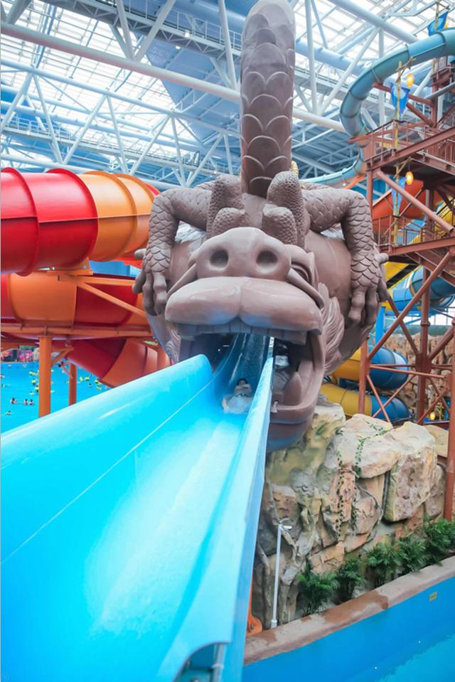 完美融合的还有无锡融创水世界,这是中国首个沉浸式太湖主题水乐园