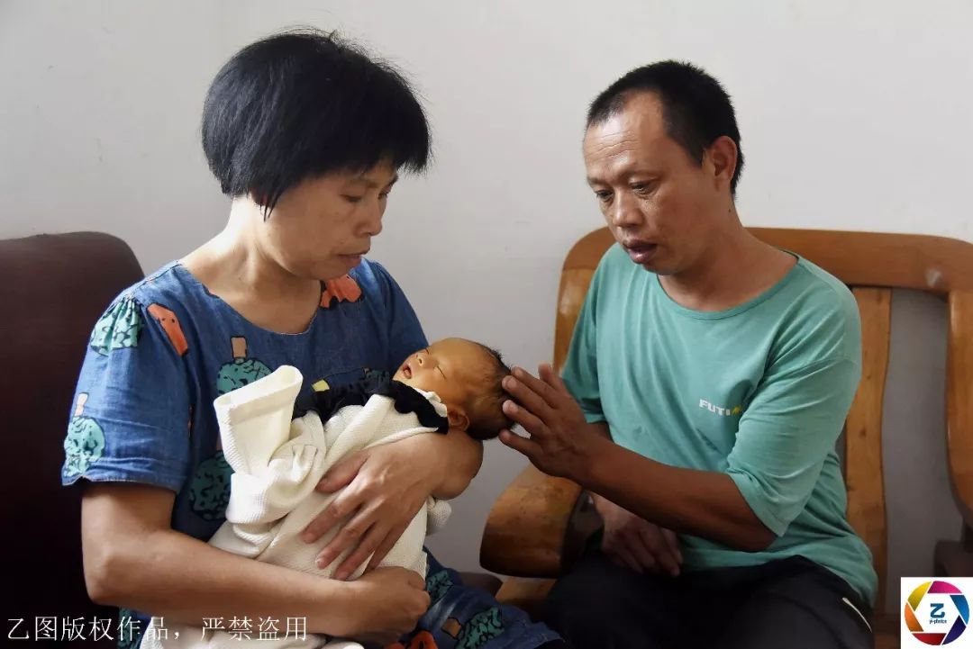 13岁智障少女意外怀孕站着生产孩子摔成重伤不知娃生父是谁