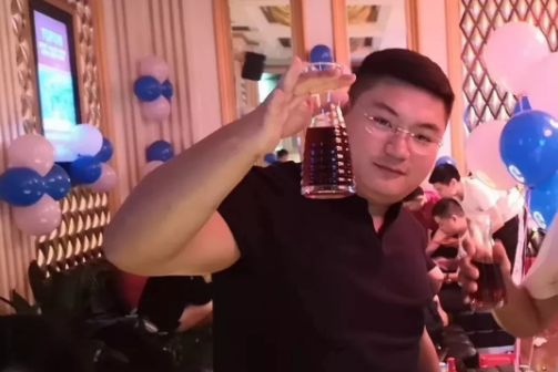 年度预选小洲14天拉票超两千万全yy第一老李晒生日转账全网收入第一