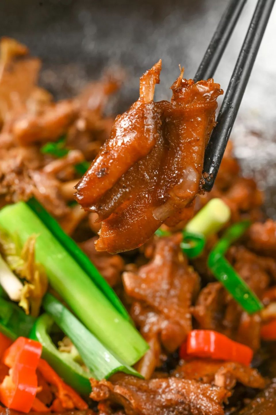 开锅之后,一整锅鹅,鹅腿肉之类的重点部分,想要吃到精华,拼手速的时候