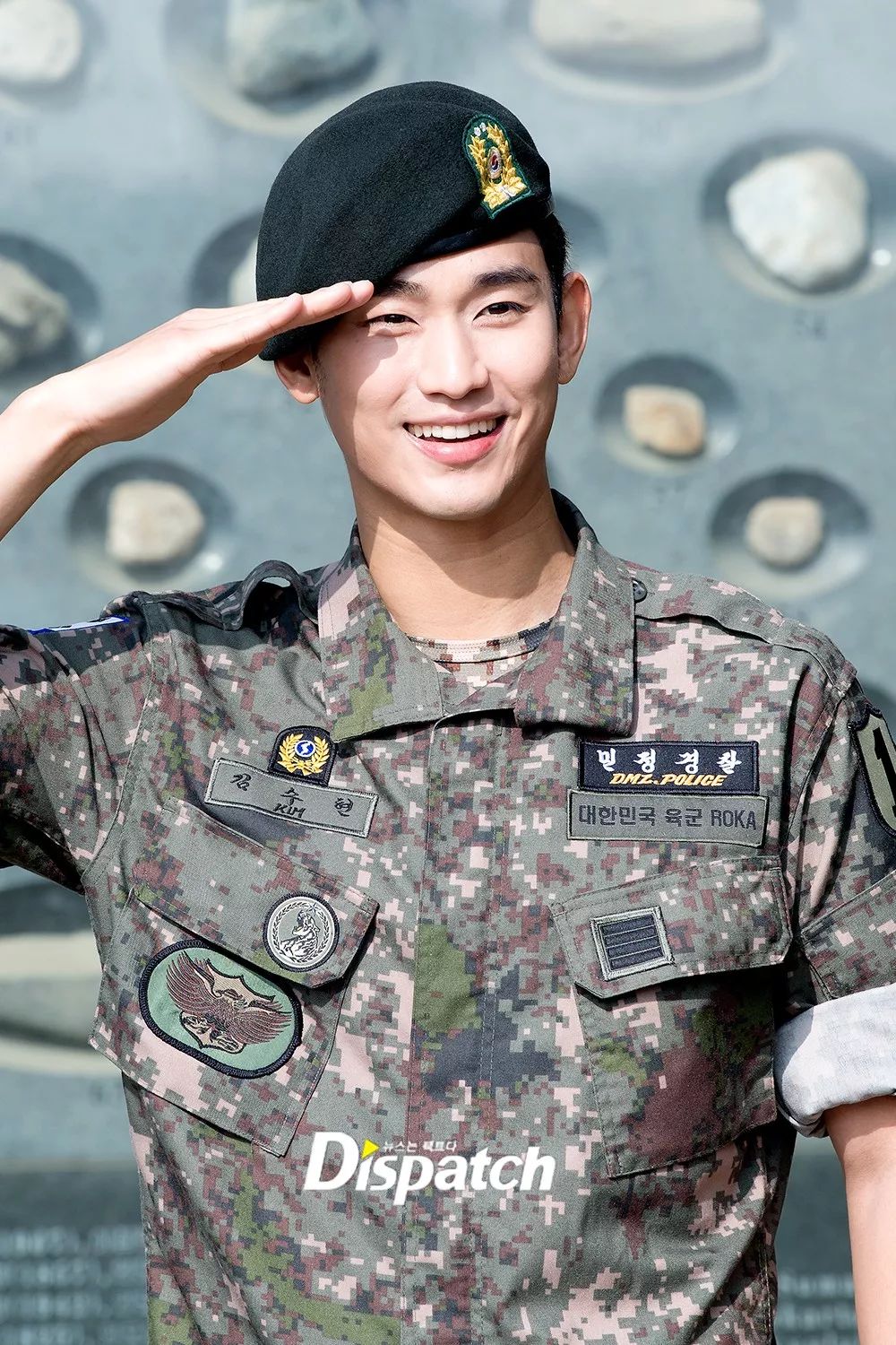 入伍时的合照公开成员们一起去送d.o.