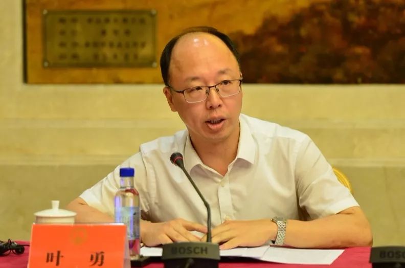 市自然资源和规划局局长郑章干说,招商困难,因拆迁