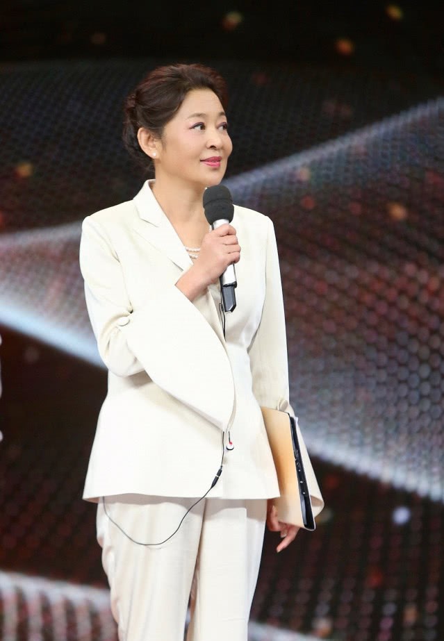 倪萍新写真曝光!60岁的她瘦身成功"旧貌换新颜"气质好优雅_照片