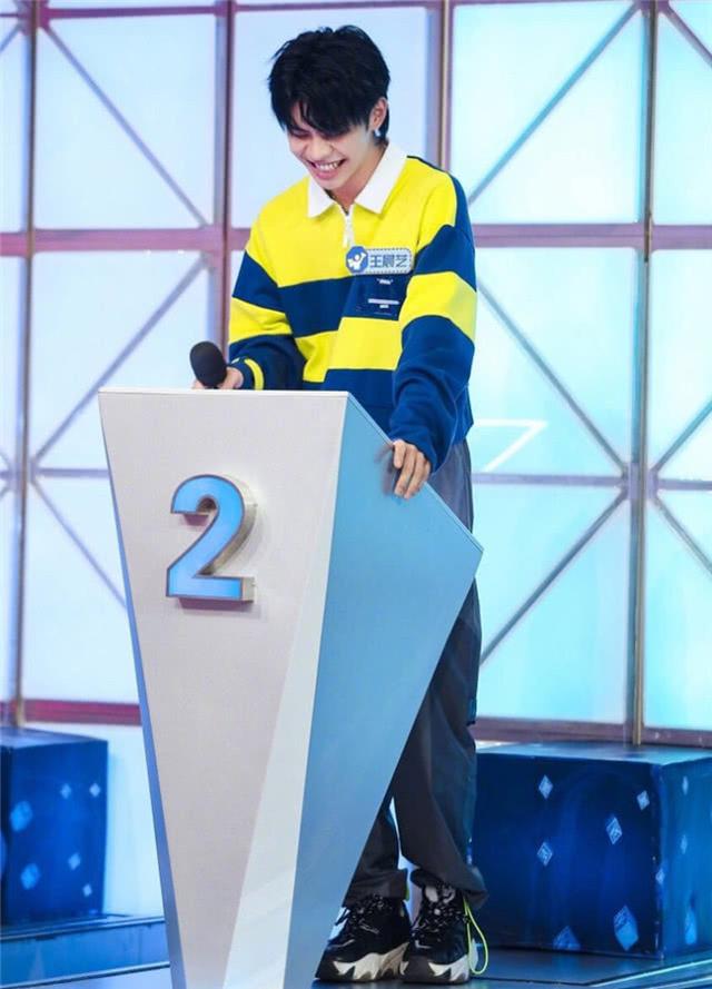 原创王晨艺退赛后综艺首秀造型帅气还秀腹肌粉丝都要流口水了