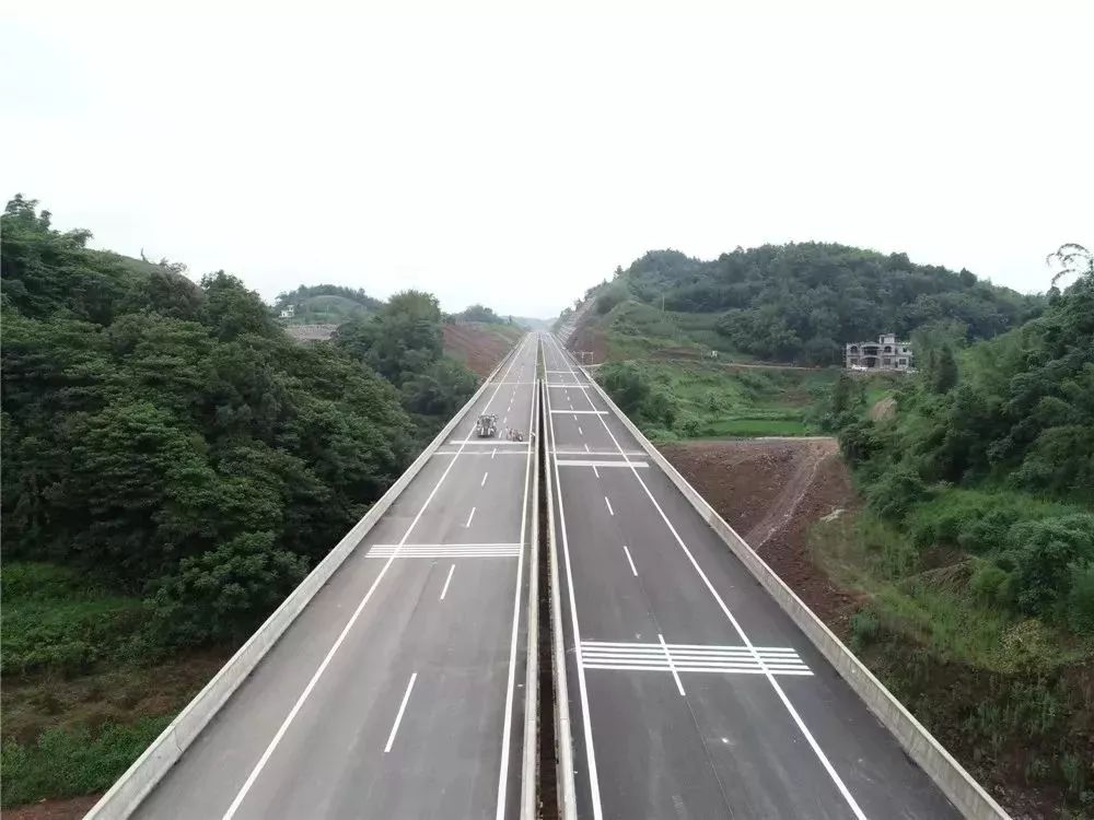 20分钟实现兴文到叙永这条快速通道今天可以行驶了