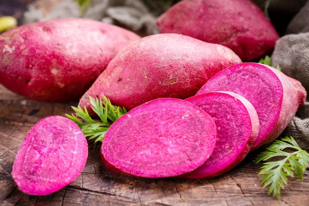 餐餐有蔬菜每天摄入300-500g深色蔬菜占1/2天天吃水果每天摄入200-400