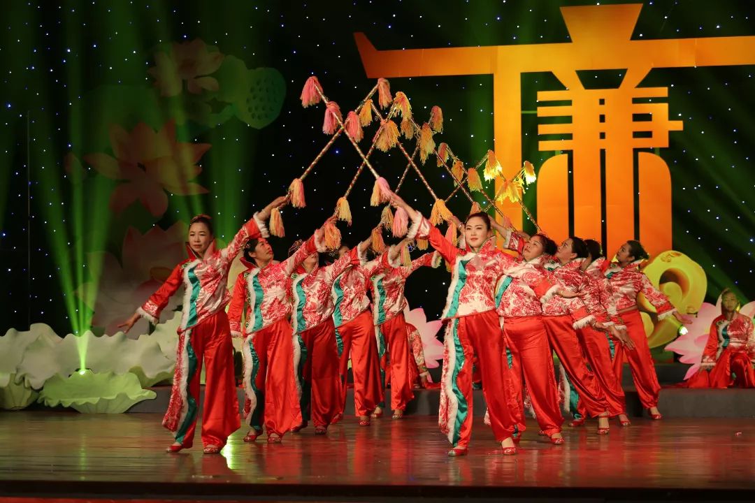 具有健身效果的耍花杆县级非物质文化遗产天全花杆