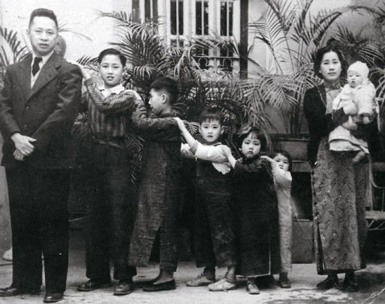 新四军成立后,叶挺的妻子买了3000多支枪,亲自押送运往军部_李秀文