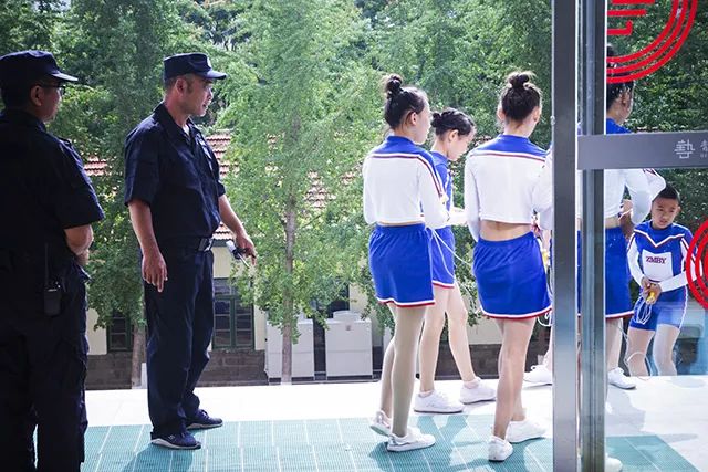 艺校播报艺校赛事服务团队让绳王争霸更有温度