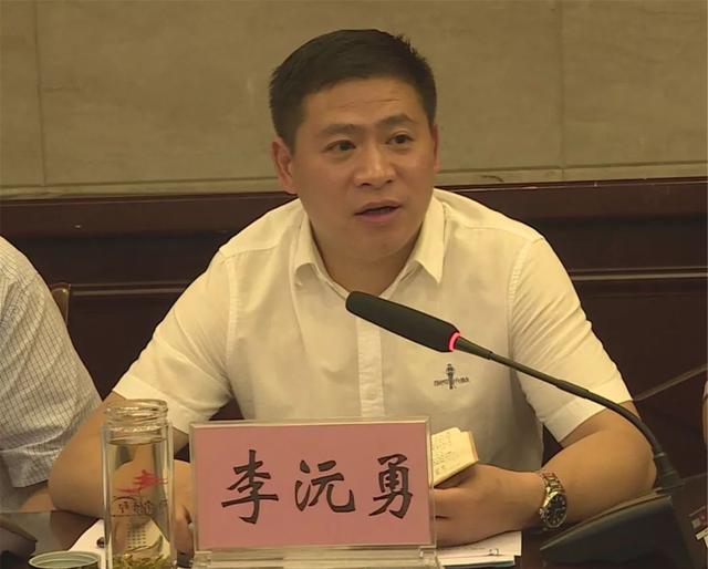 6月28日,县长李沅勇主持召开2019年上半年经济运行分析调度会.
