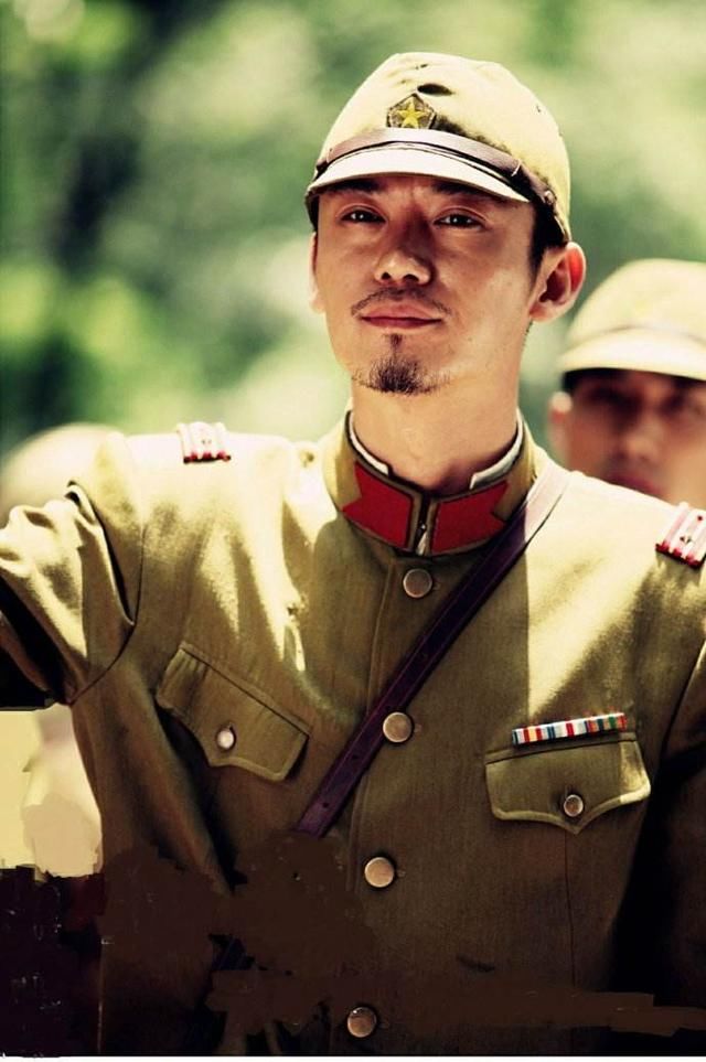 《将军在上》等作品都有出演,而他最让人觉得惊艳的就是出演"日本军官