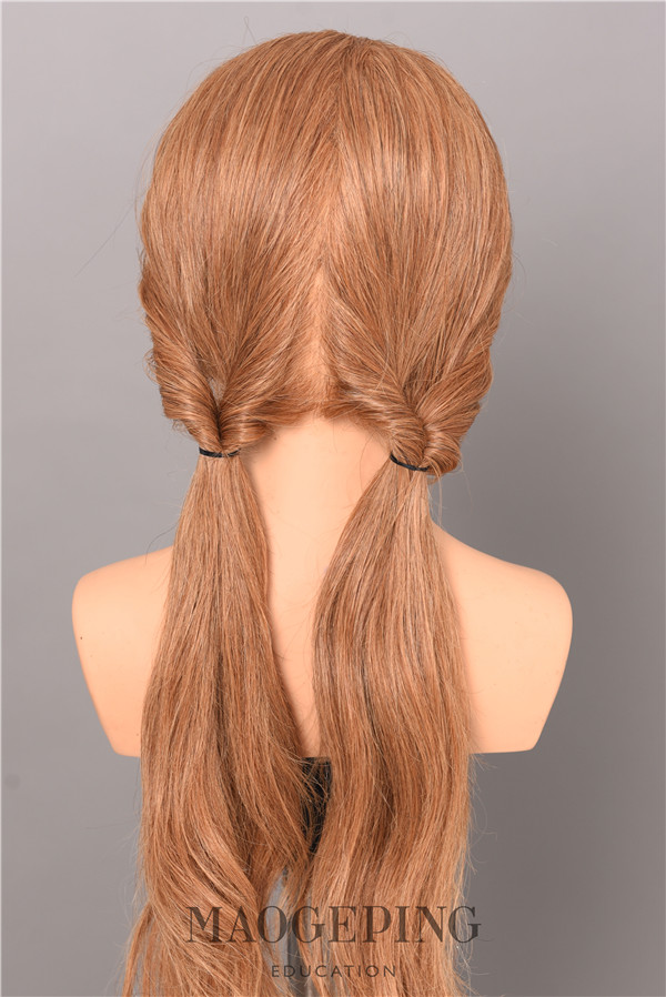 这个夏天你不能错过的发型就是这款时髦又甜美的双麻花辫了