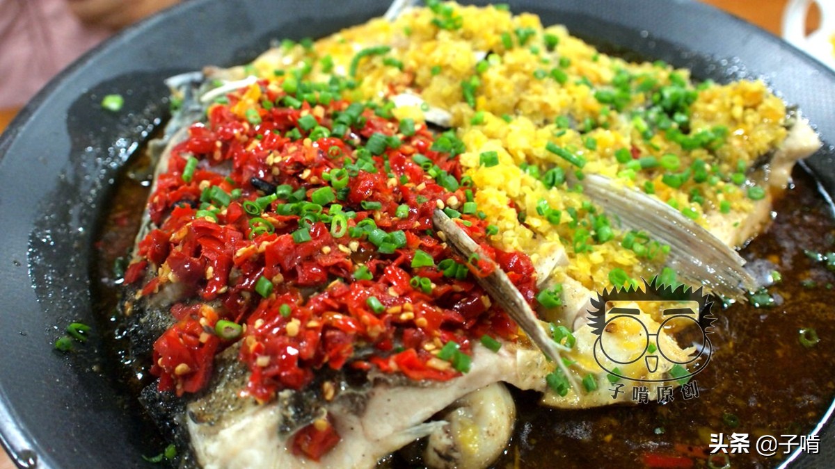 2人吃双椒大鱼头,不到30元还带面片,这一大份吃完整个人都撑了