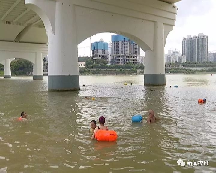 口吐白沫,口鼻都流血了溺水男子被打捞上岸时已经没有了生命迹象但是