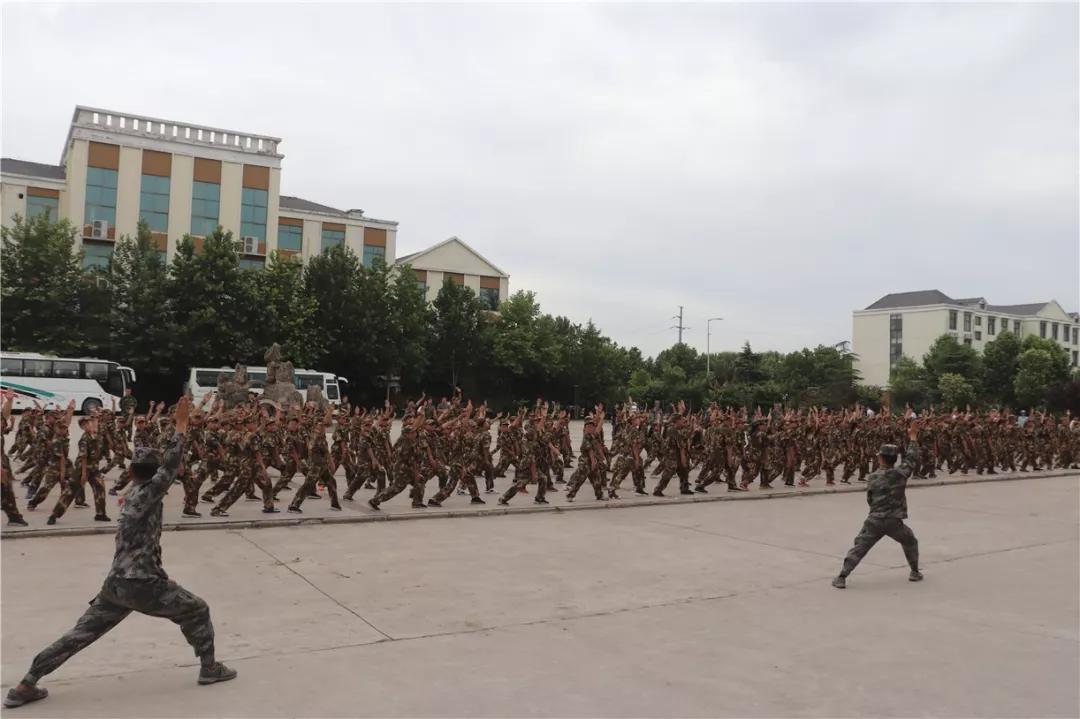 河南省全民國防教育中心第十三屆國防小衛士軍事夏令營盛大開幕