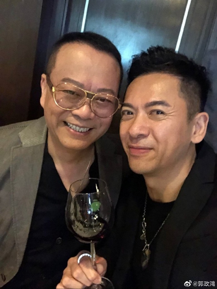 这是梁靖琪第二次结婚,2011年11月,梁靖琪与黄敏豪注册登记,同年12月