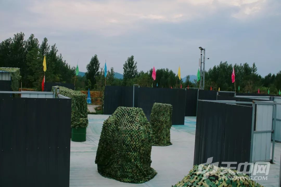 听说老板要带我去这里玩真人cs吃鸡我把刚写好的辞职信撕了