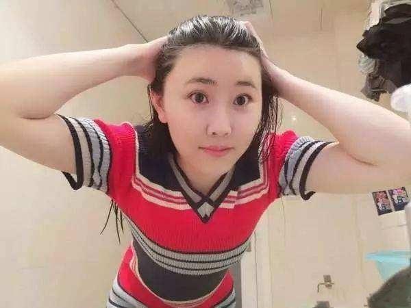 曾经的斗鱼一姐如今沦落为"陪玩"每小时520,接单次数亮了_阿怡