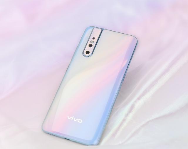 走一波蔡徐坤代言的vivos1pro新配色仲夏夢圖賞