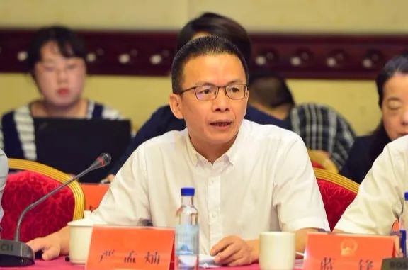 市人大常委会委员严孟灿说:"市委相关意见提出,今年底对生活不能自理