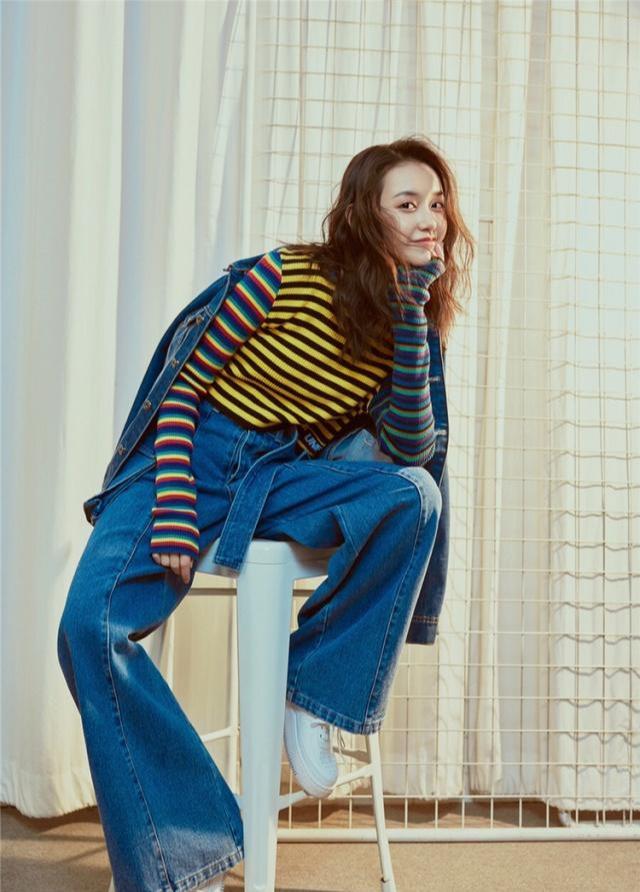 一笑很倾城,蒋依依薄纱下热裤很吸睛,被赞天使吻过的地方