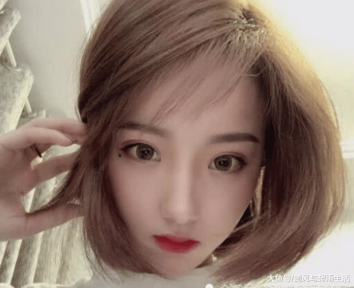 斗鱼一姐成"刚帝",为当榜首不惜卖房卖车,这样做值吗?_姜允儿