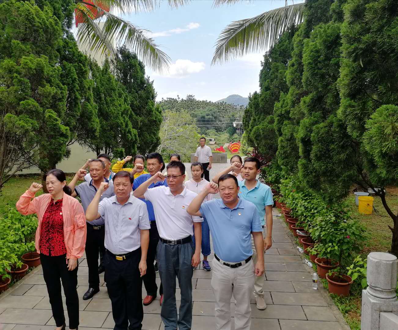 县人大办公室党支部组织全体党员前往母瑞山革命教育基