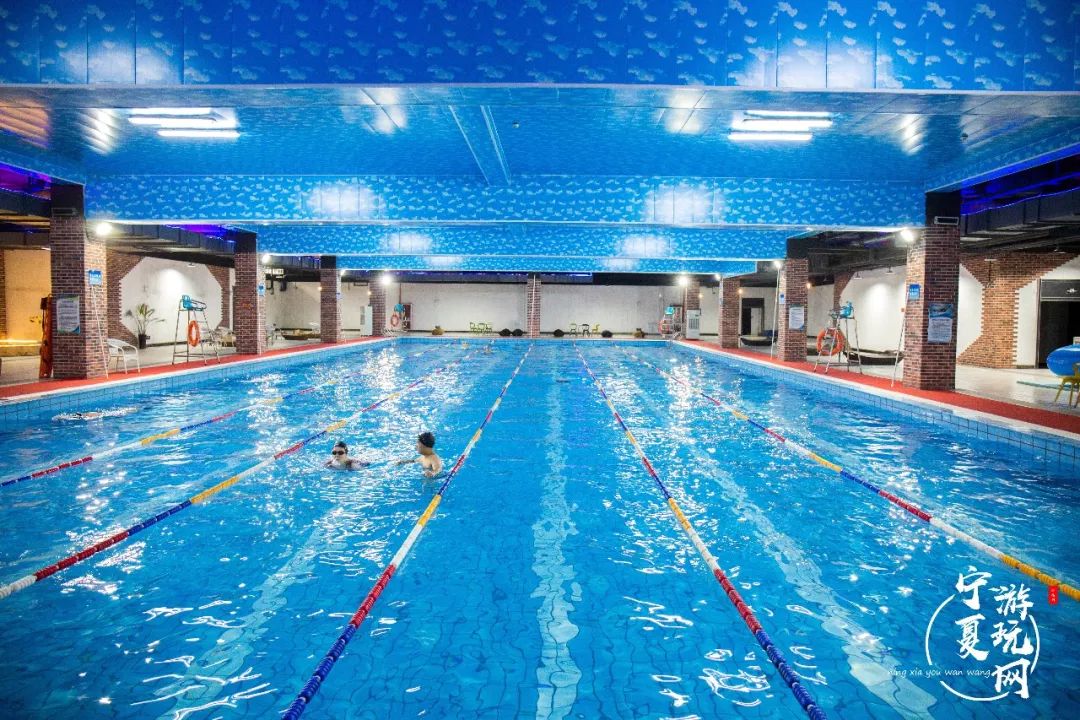 超大更衣淋浴区水温常年保持在26-28度,室温28-30度游泳馆设有国际