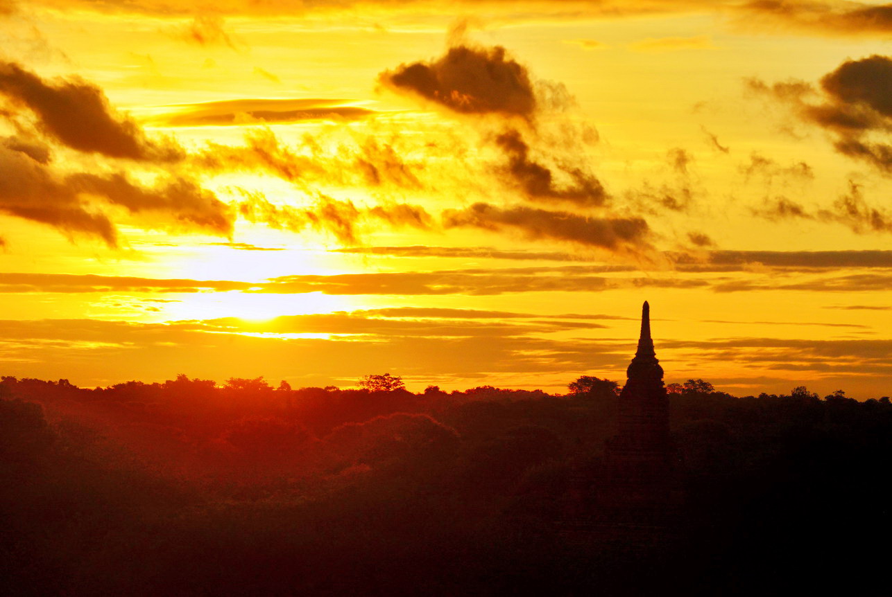 蒲甘古塔光影观赏世界上最华美的日出