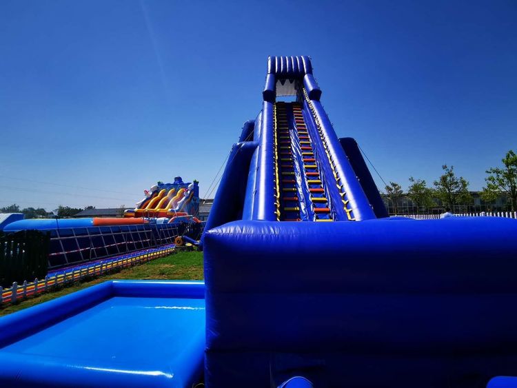 平舆县蓝天芝麻小镇天天水上乐园华美绽放_游客