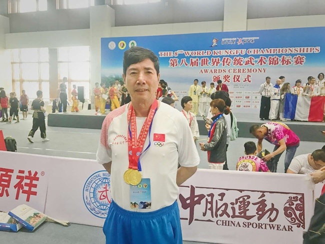 佟庆辉在第八届世界传统武术锦标赛勇夺双金