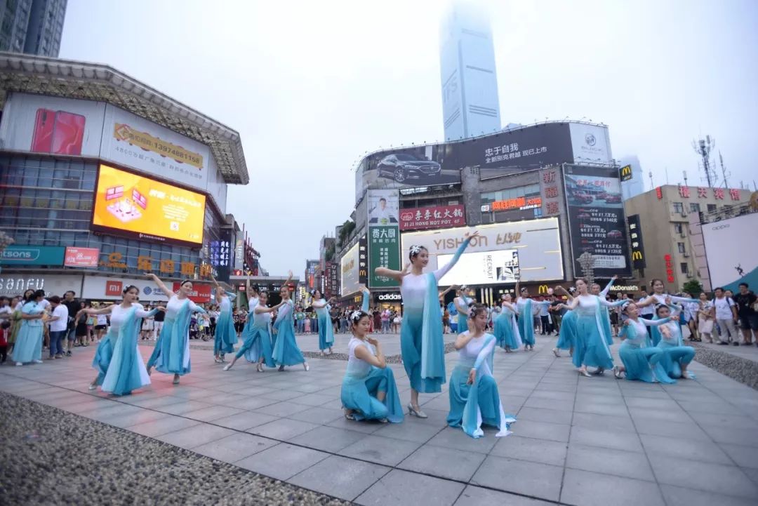 柳葉湖畔 音你而美 丨 快閃長沙街頭