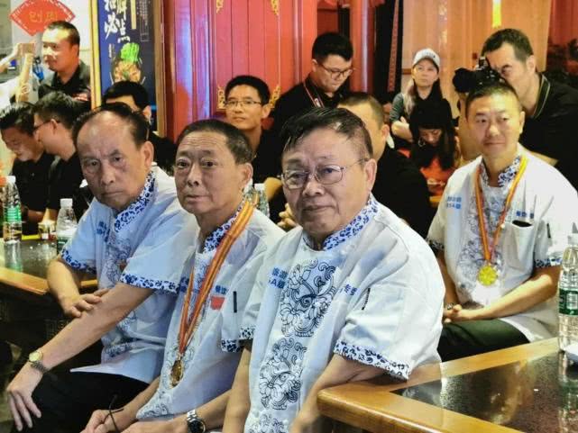 活动现场,川菜界如雷贯耳的国宝级国宴大师刘昌正来了,川菜元老级大师
