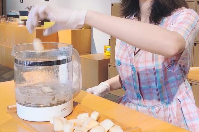 广东女人早晚炖一杯,皮肤一年四季细腻水润,做法就三步