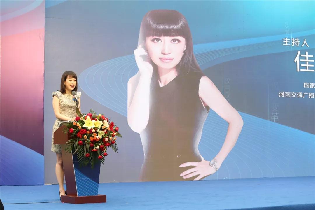 1知名主持人,国家一级播音员佳音主持.