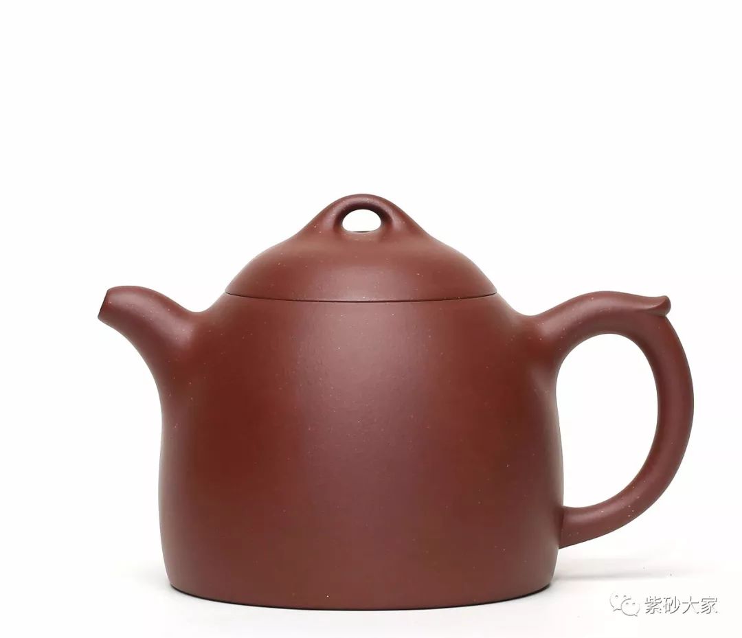 在师父的言传深受的指导下,对紫砂壶的创作有了更加深入的理解,制