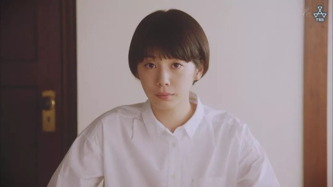 出征戛纳的电影《海街日记》(是枝裕和执导)更为有名,夏帆饰演四姐妹