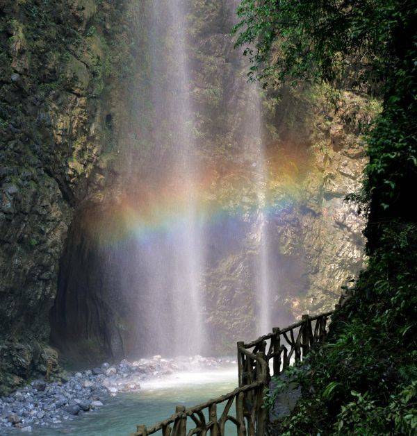 湿身漂流 惊险体验今夏这个地方让你爽到尖叫!