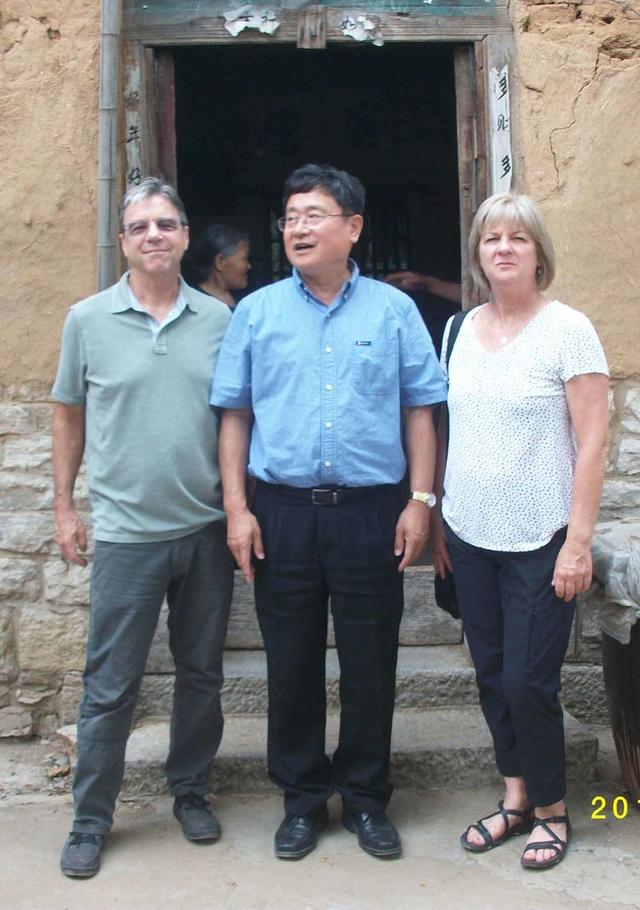 原创东平四中有点火外国友人来参观