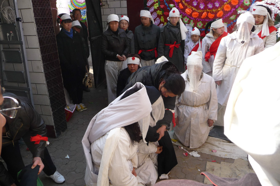 人去世为什么要手握打狗饼子死后都有哪些讲究