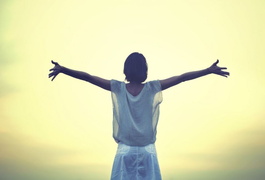 平时应让自己多放松心情,多进行深呼吸,令空气送入肺部的角落,令身体