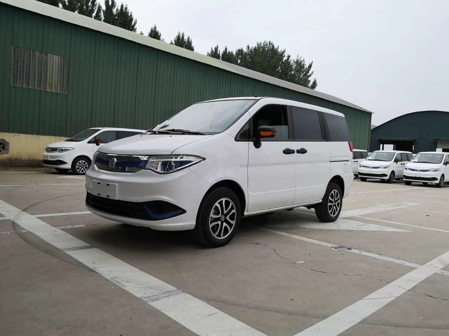 新能源純電動車電動車廠家華晨鑫源純電動乘用車帥客貨運版純電動乘