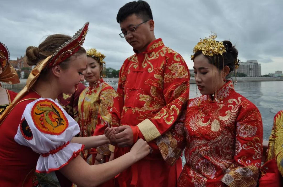 中俄建交70周年体验一场俄罗斯水上婚礼