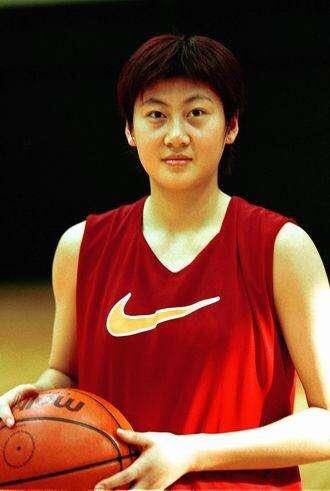 女篮核心球员卞兰低调离婚后,又改嫁福建名宿,网友:动作真快!_龚松林