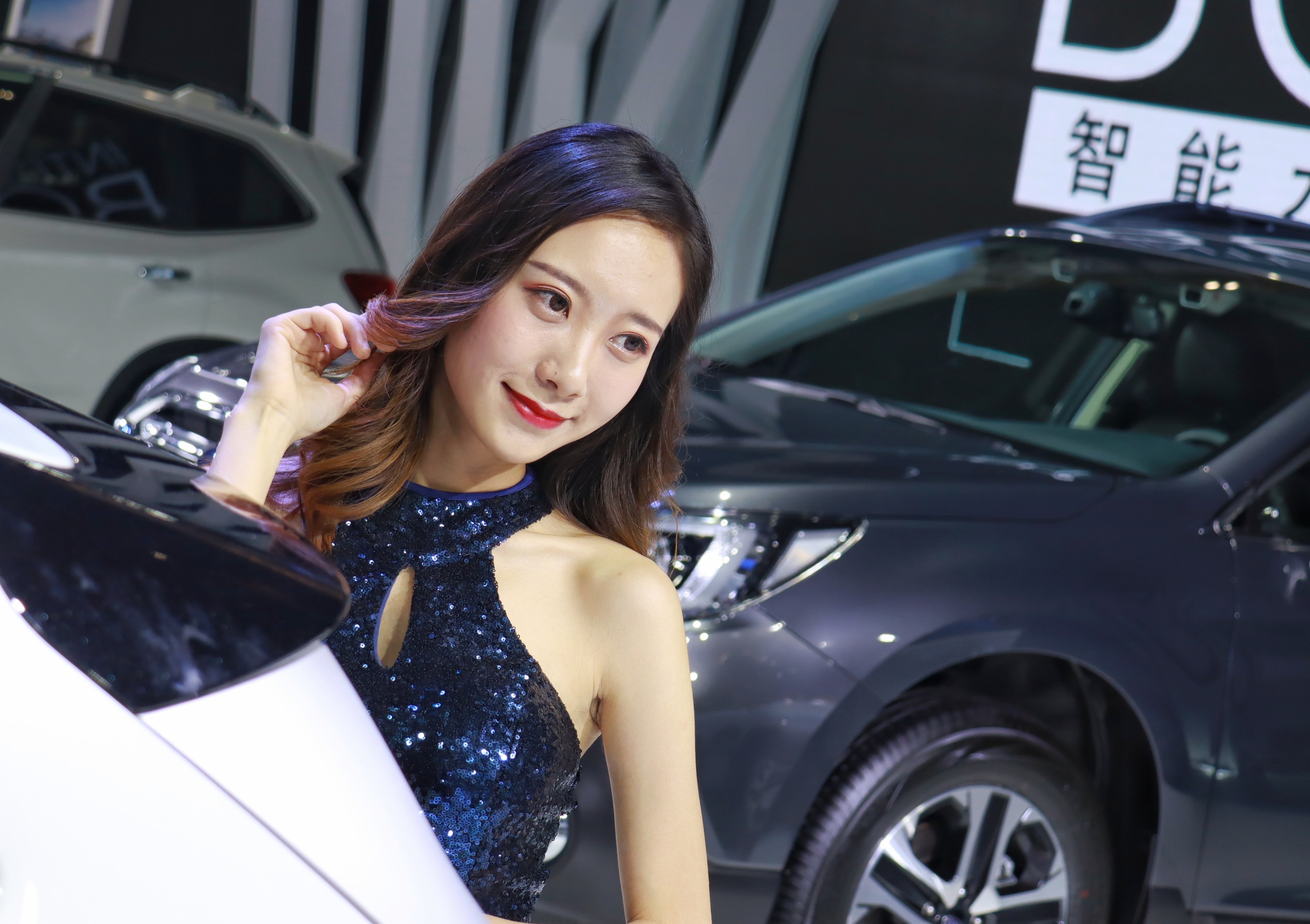 第20届昆明国际车展中外名车云集靓丽车模演绎清凉一夏