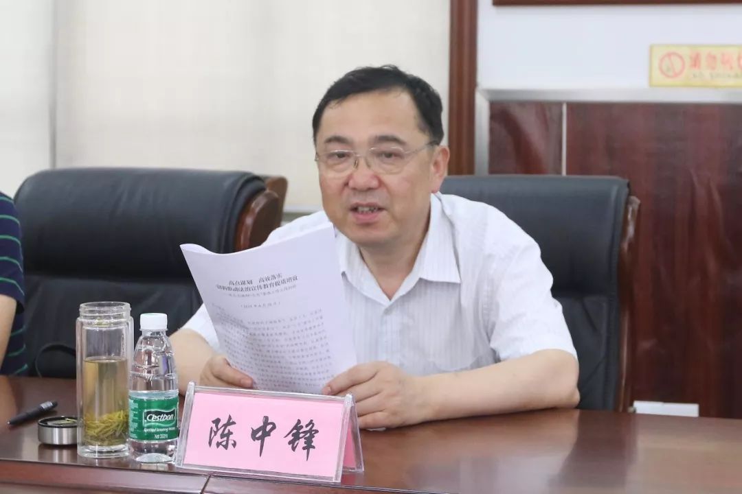 区人大专题调研全区七五普法工作